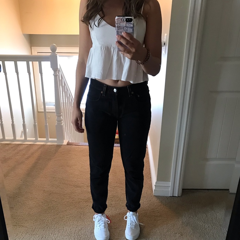 Levi’s: vintage, mid-high rise 550s. W28, L28.